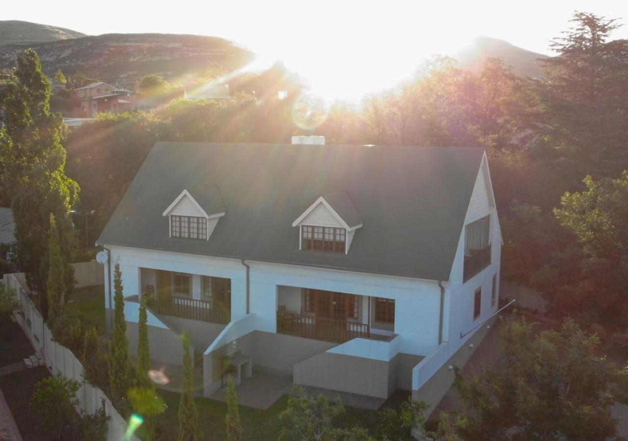 The Clarens Place Exterior photo